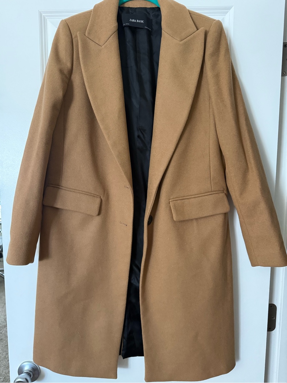 Zara Basic camel trench coat in a women’s size Small